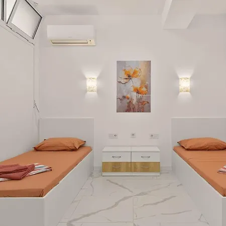 Zhelyazkova Sunny 2br Апартамент *