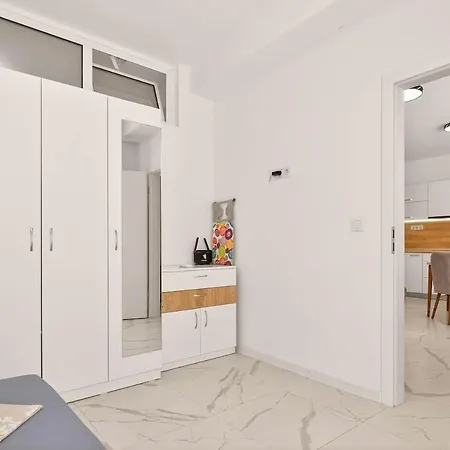 Zhelyazkova Sunny 2br Appartamento *